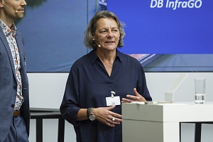 090626_DMD_02833