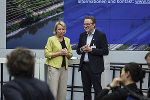 090626_DMD_10870